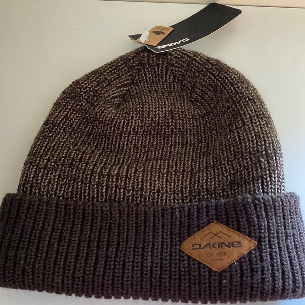 NWT Brown Two-tone Dakine beanie OS, never worn